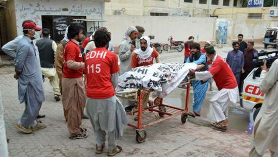 مصرع سيدة وإصابة 7 آخرين في سقوط حافلة بباكستان