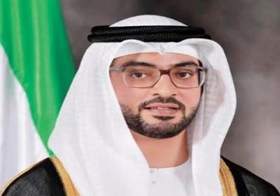 سفير الإمارات يهنئ ملك البحرين برفع علم المملكة على إيفرست