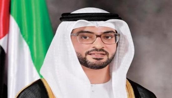سفير الإمارات يهنئ ملك البحرين برفع علم المملكة على إيفرست