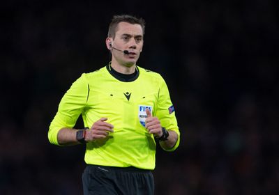 الفرنسي كليمان توربان حكمًا لنهائي الدوري الأوروبي بين فياريال ومانشستر يونايتد