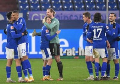 مباراة شالكه وهيرتا برلين تقام في موعدها رغم ظهور حالة إصابة جديدة بكورونا