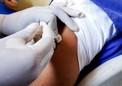 "الدولية للهجرة" ترحب بمنح اللاجئين في اليمن لقاح كورونا