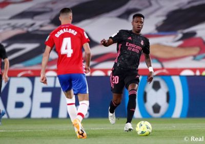 مدرب غرناطة رغم رباعية ريال مدريد: فخور بلاعبي فريقي