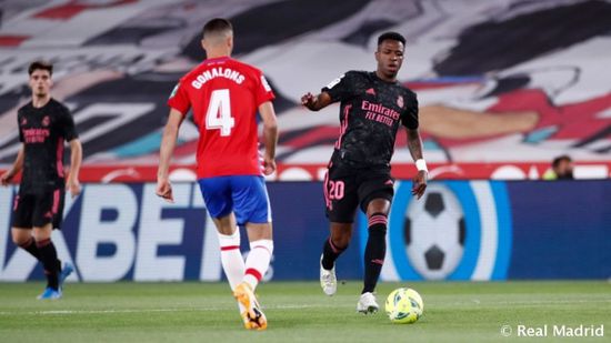 مدرب غرناطة رغم رباعية ريال مدريد: فخور بلاعبي فريقي