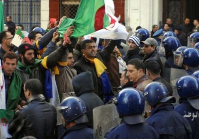 الشرطة الجزائرية تُفرق تظاهرات الجمعة