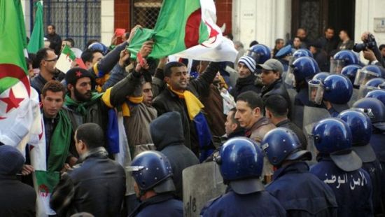الشرطة الجزائرية تُفرق تظاهرات الجمعة