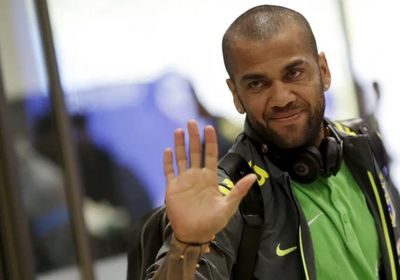 بعد عامين من الغياب.. ألفيس يعود إلى منتخب البرازيل