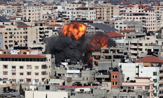 غارة إسرائيلية تستهدف مبنى الروضة بغزة