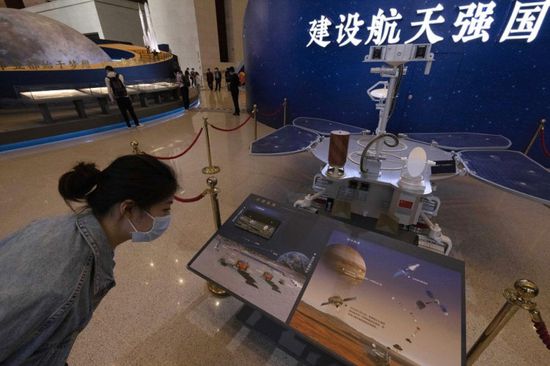 هبوط مركبة فضاء صينية بنجاح على سطح المريخ