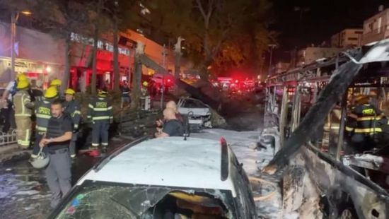 إصابة سيارة نقل إسرائيلية بشظايا صاروخ أطلق من غزة