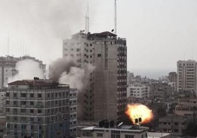  إسرائيل تمهل المكاتب الصحفية في برج الجلاء بغزة دقائق لإخلائه قبل قصفه