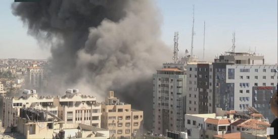  يضم مكاتب صحفية.. إسرائيل تدمر ثاني أكبر برج في غزة بشكل كامل 