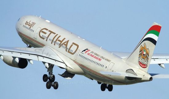 الإمارات تلغي رحلات طيران إلى تل أبيب بسبب تصاعد الأحداث