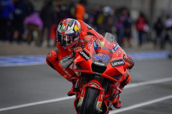 جاك ميلر يتوج بسباق فرنسا للدراجات النارية