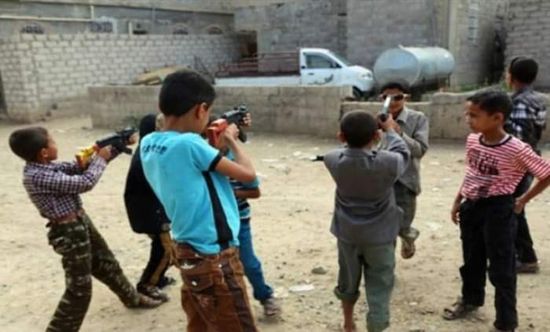 هل توظف الشرعية الإخوانية مسدسات العيد لتجنيد الأطفال؟
