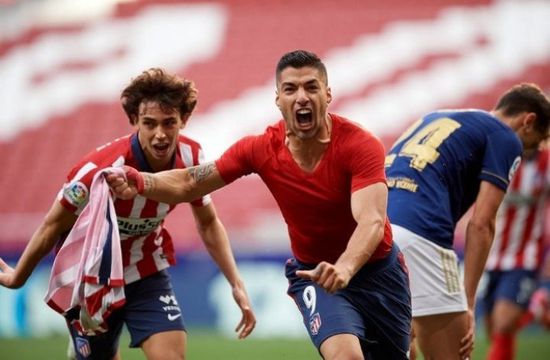 سواريز يقود أتلتيكو لملامسة لقب الدوري الإسباني بفوز مثير على أوساسونا