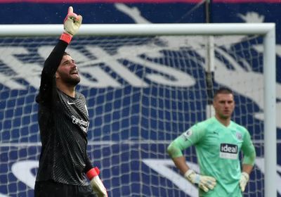 حارس ليفربول باكياً: تمنيت أن يشاهد والدي الهدف