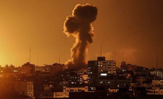 إسرائيل تقصف بلدة القراره بمدينة خان يونس