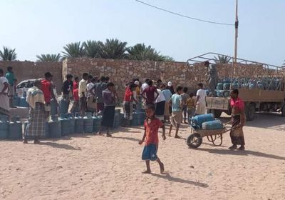 مؤسسة إغاثية إماراتية تلبي احتياجات غرب سقطرى من الغاز