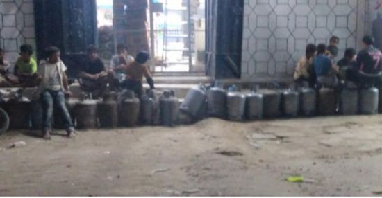 معاناة إنسانية في بيحان من شح الغاز المنزلي