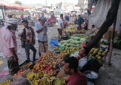 البسطات تقطع شرايين ردفان وتخنق حركة السير