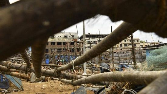 إعصار قوي ترافقه رياح عنيفة يضرب الهند