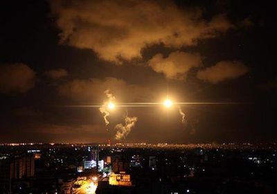 غارتان إسرائيليتان تستهدفان محيط الجامعة الإسلامية بخان يونس