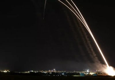  &rlm;الجيش الإسرائيلي يعلن استهداف 5 منازل لقيادات في حركة حماس بغزة  &rlm;