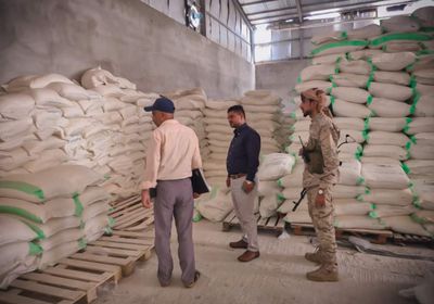 ضبط 1000 كيس دقيق معونات بمخبز في عدن