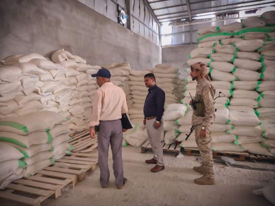 ضبط 1000 كيس دقيق معونات بمخبز في عدن