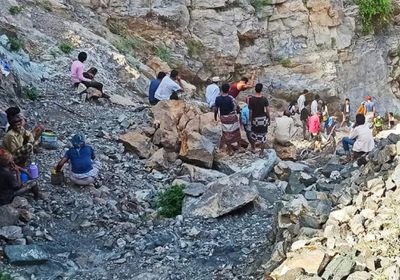 انهيارات صخرية تقطع أوصال الحبيلين