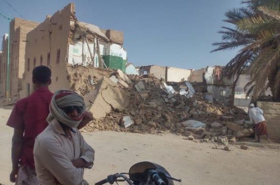 تضرر من السيول.. انهيار مبنى سكني في عيديد