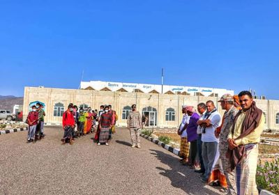 التحالف ينقل 90 طالبًا من سقطرى لجامعاتهم بعدن وحضرموت