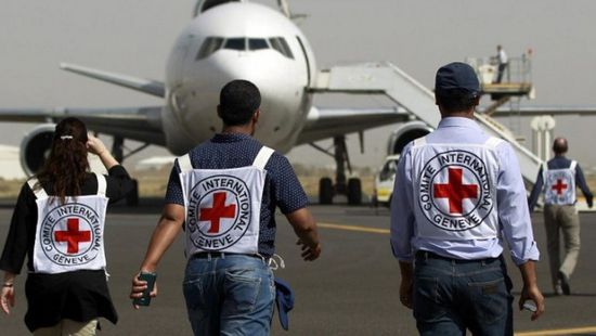 جولات المساعدات النقدية.. جهود دولية لإزاحة أعباء الحرب الحوثية
