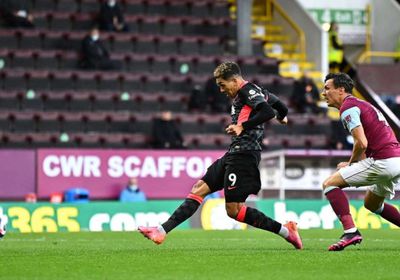 ليفربول يسحق بيرنلي وينتزع المركز الرابع من ليستر