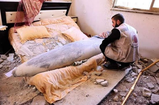 نجاة أسرة كاملة من الموت بعد سقوط صاروخ إسرائيلي عليها دون أن ينفجر (صور)