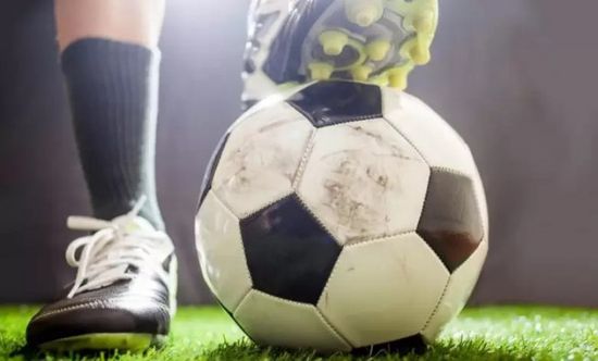 والقنوات الناقلة لها.. مواعيد مباريات اليوم الجمعة