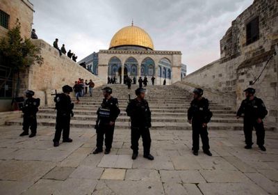 الشرطة الإسرائيلية تقتحم الأقصى وتطلق قنابل غاز ورصاص مطاطي