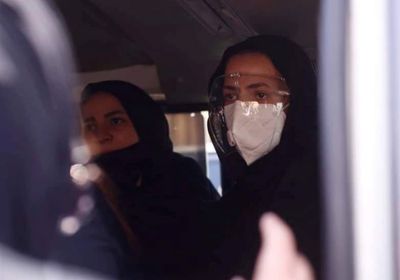 أول صورة لدنيا وإيمي سمير غانم من جنازة والدهما