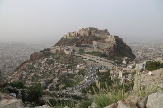 قلعة القاهرة "ملكية خاصة" لمليشيات الشرعية بتعز