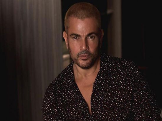 عمرو دياب يقدم واجب العزاء في وفاة سمير غانم