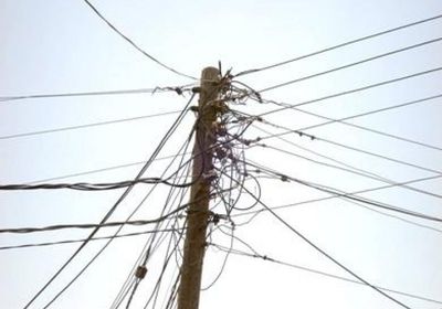 اصطدام ناقلة بعمود مغذي لمحطات كهرباء لحج