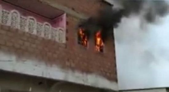 احتراق منزل في حيس جراء قصف حوثي