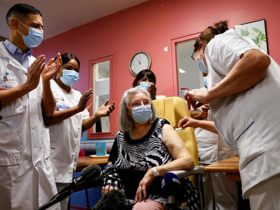 فرنسا تؤكد إتاحة التلقيح ضد كورونا لجميع البالغين