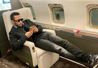 محمد رمضان يمازح شقيقه بصورة جديدة