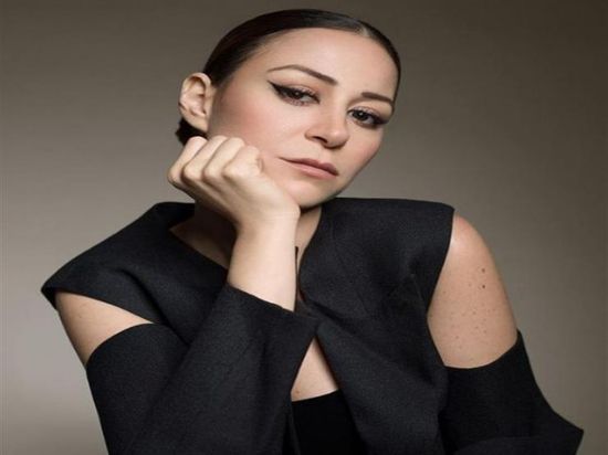 منة شلبي تدعو لسمير غانم