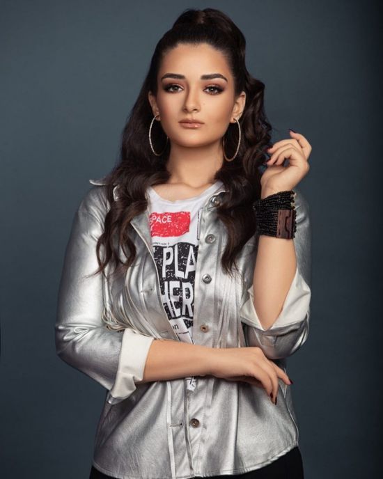 ملك أحمد زاهر تدعو لدلال عبدالعزيز