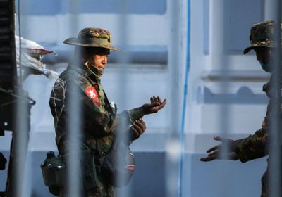 إيقاف أكثر من 125 ألف مدرس لمعارضتهم الانقلاب بميانمار