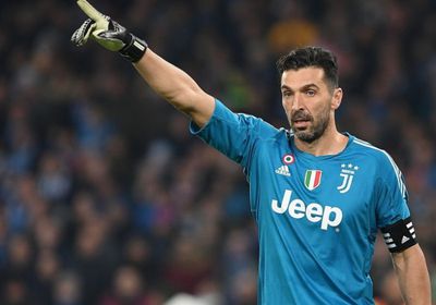  بفطائر وتذاكر.. ناد برتغالي يرغب في التعاقد مع بوفون