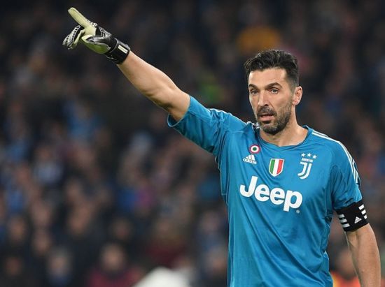  بفطائر وتذاكر.. ناد برتغالي يرغب في التعاقد مع بوفون